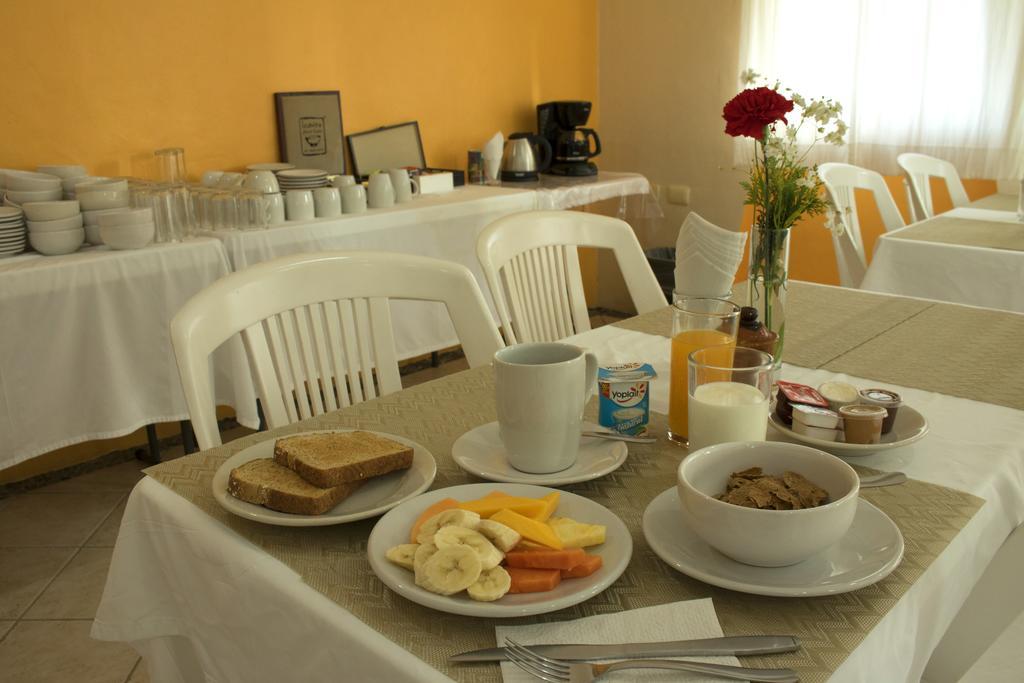 Hotel Bucaneros Isla Mujeres Bagian luar foto